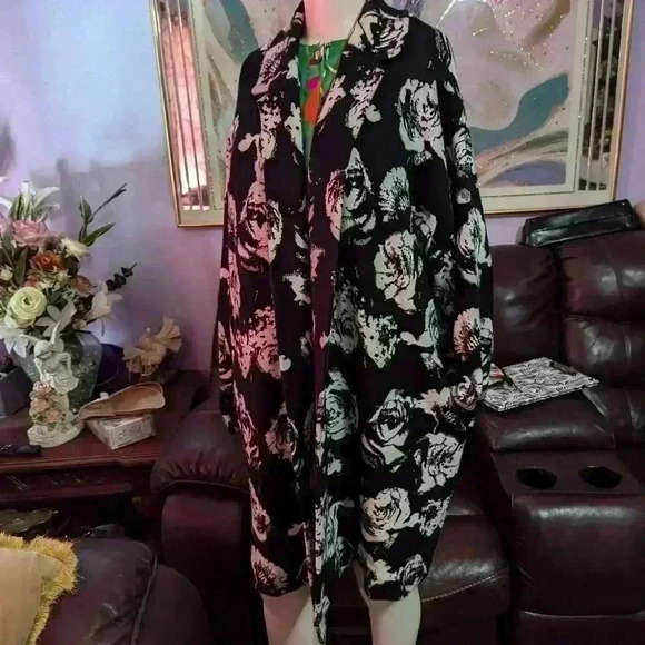 Tahari sweater - Picture 5 of 8